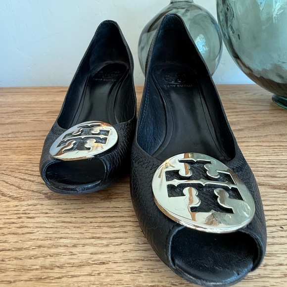 Tory Burch Sally, black leather peep, toe wedge pump size 7 - Picture 9 of 12